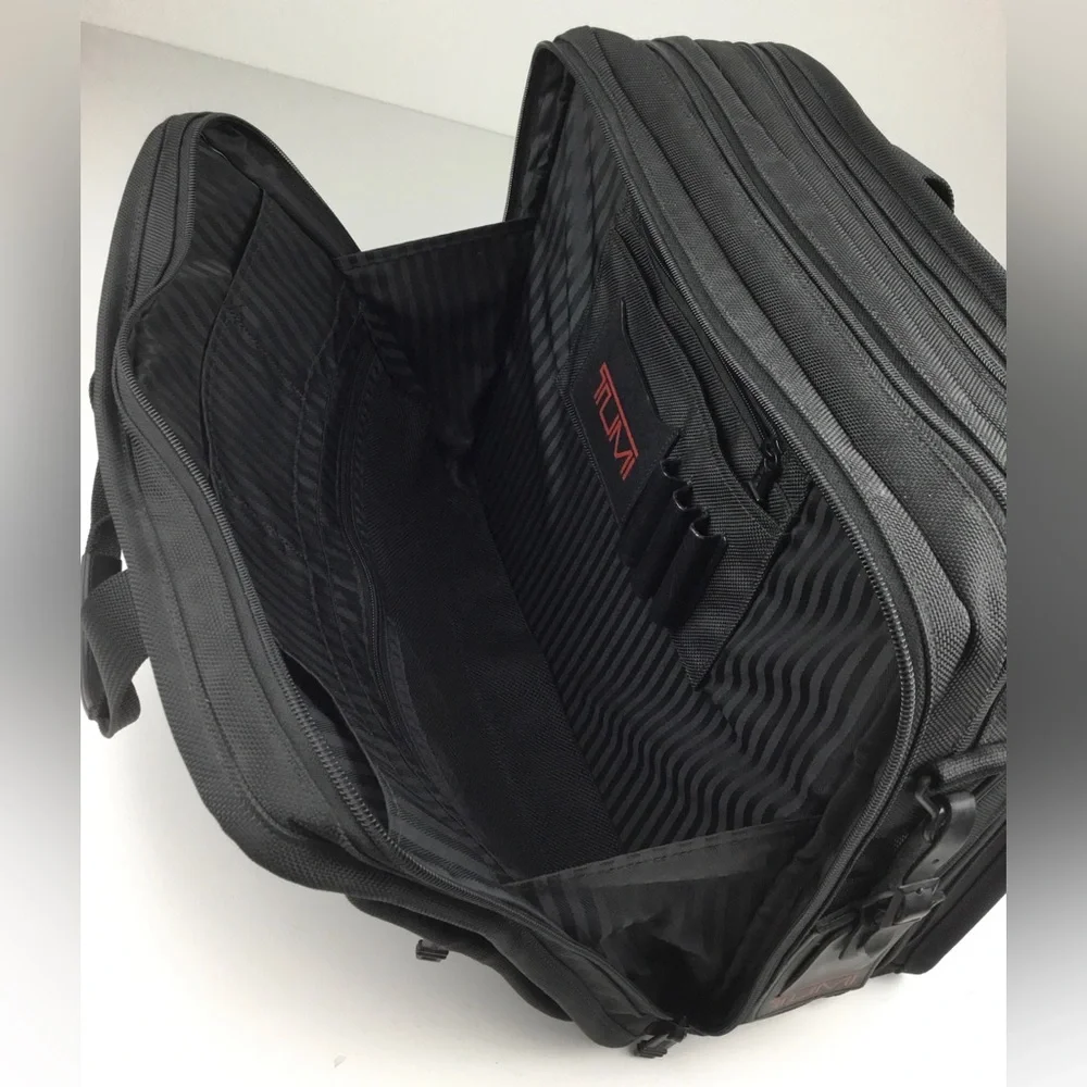 TUMI Alpha 17